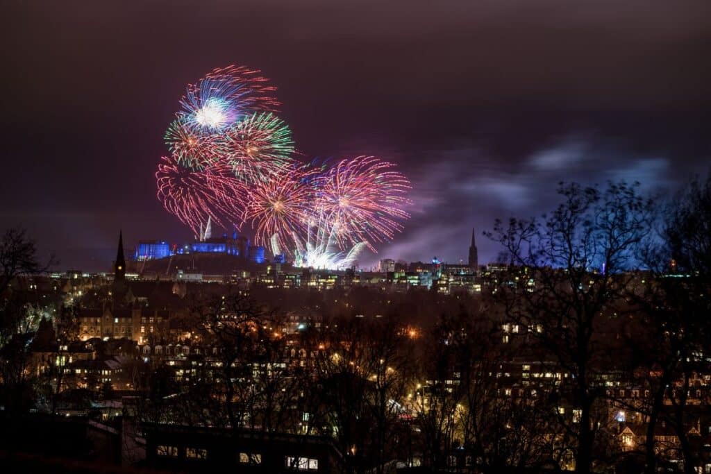 edinburgh hogmanay fireworks display